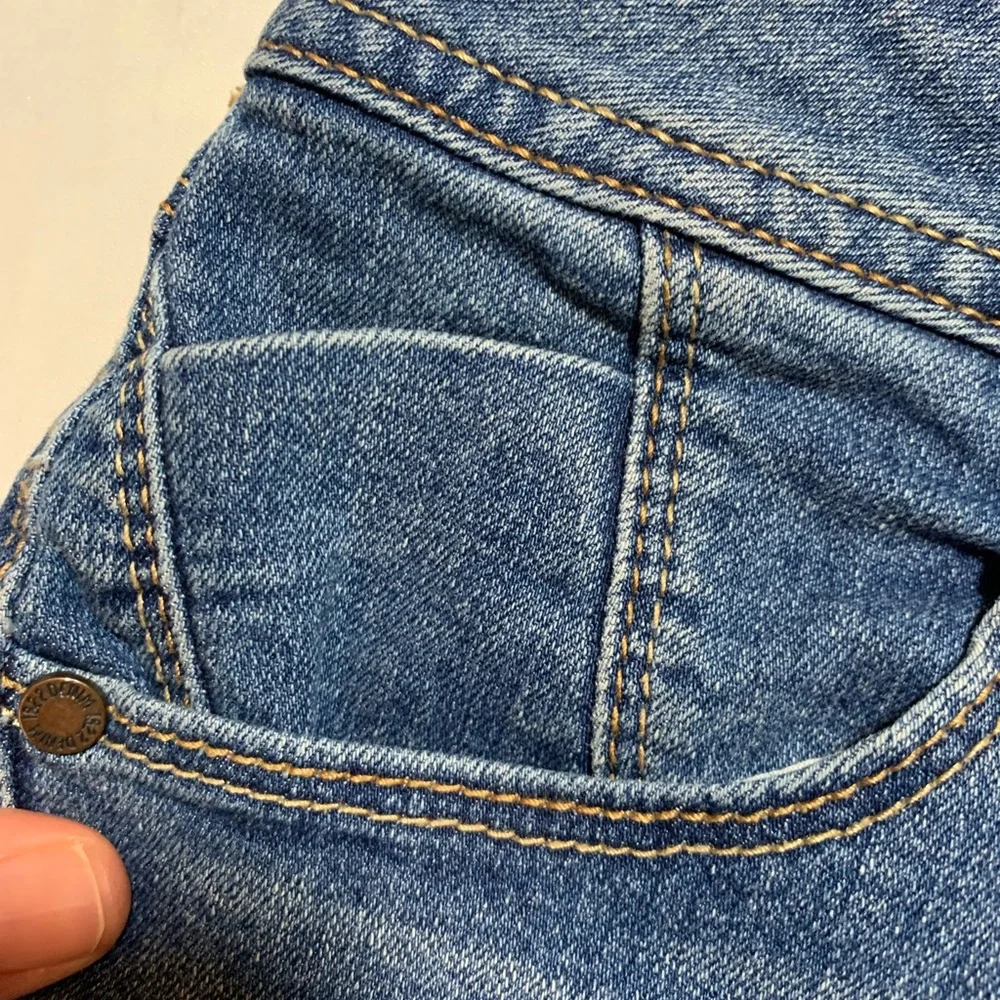 1822 Denim jean shorts. Size 4.